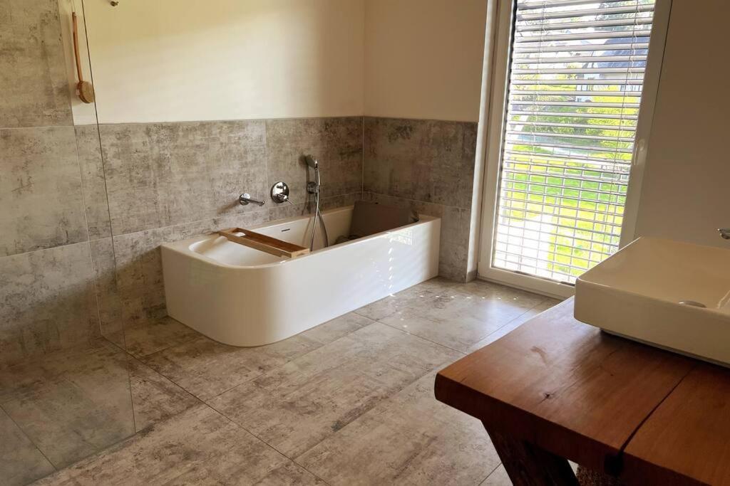 Forest Retreat- Serene 160M2 With Forest Views Wermelskirchen Luaran gambar