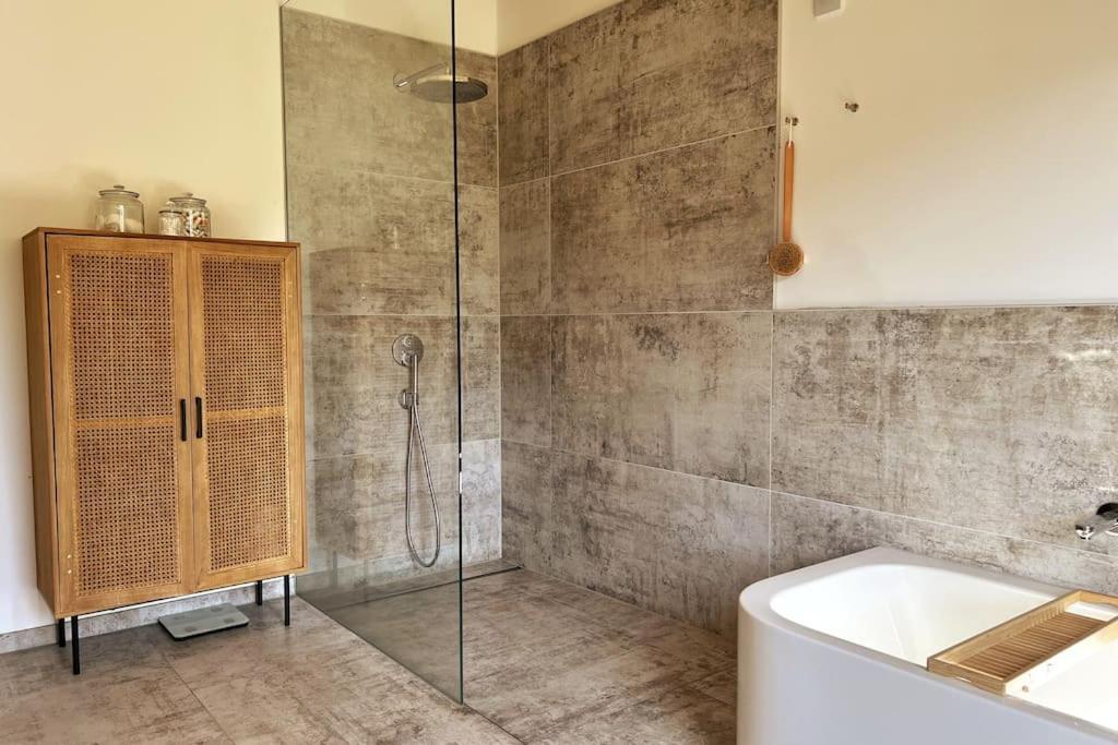 Forest Retreat- Serene 160M2 With Forest Views Wermelskirchen Luaran gambar